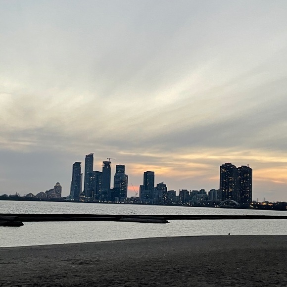 Meet your Posher, Claudia - Picture 1 of 1